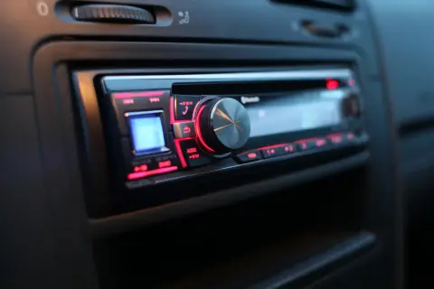 Odkryj 10 powodów, dla których radio samochodowe odmieni Twoje podróże!