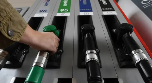 Jaki kolor ma diesel? Zaskakujące różnice w odcieniach paliwa