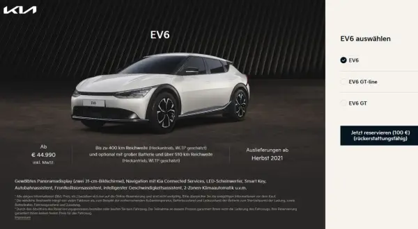 Biały Kia EV6 GT na ciemnym tle. Obok opcje wyboru modelu: EV6, EV6 GT-line i EV6 GT.