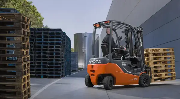 Zwiększ prędkość wózka elektrycznego Toyota: 5 skutecznych metod