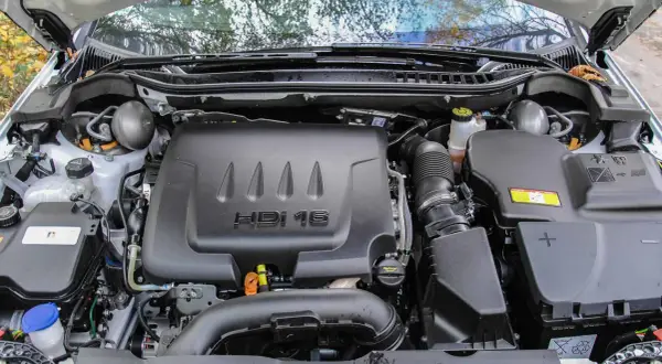 Silnik HDI 16 w Citroen Jumper. Zastanawiasz się, jaki silnik wybrać? Ten diesel to moc i oszczędność.