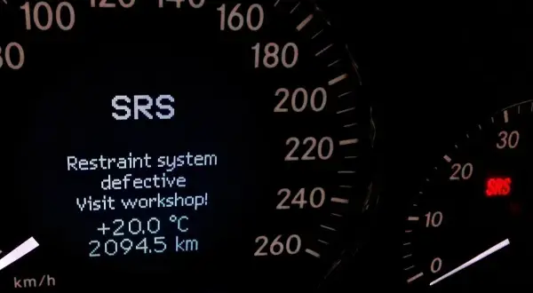 SRS w Mercedes-Benz: jak działa, diagnoza i najczęstsze problemy