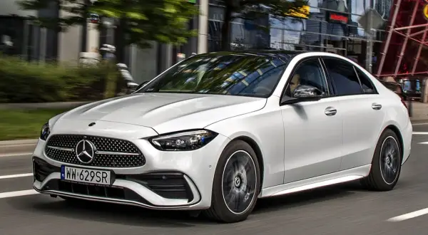 Mercedes-Benz Klasa C – historia, dane techniczne i wersje nadwozia
