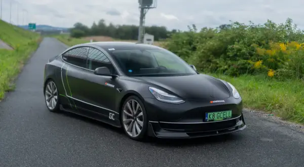 Opinie użytkowników o Tesla Model 3 - Co mówią właściciele na forum?