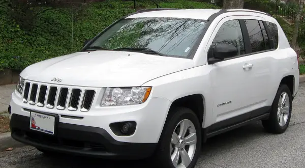 Ile pali jeep compass 2.4 benzyna? Odkryj prawdziwe zużycie paliwa