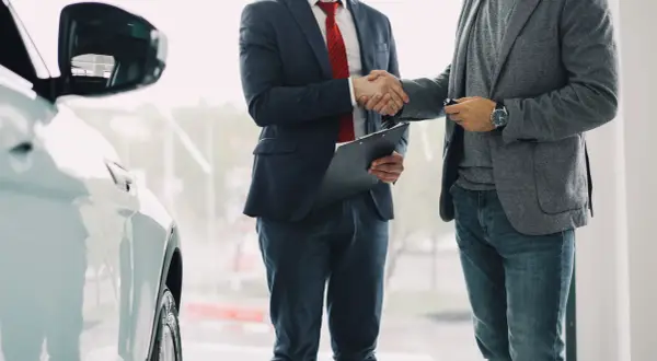 Leasing konsumencki czy leasing na firmę? Co jest tańsze?