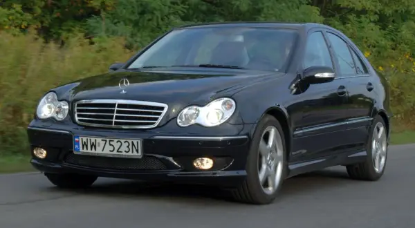 Mercedes C klasa W203: Komfort i wady, które mogą Cię zaskoczyć
