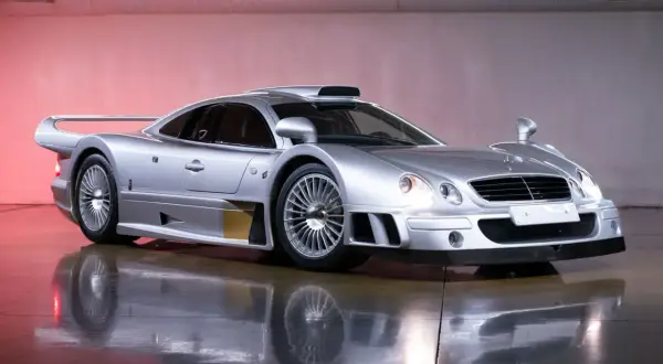 Mercedes-Benz CLK GTR AMG: Niezwykła historia ikony motoryzacji i jej osiągi
