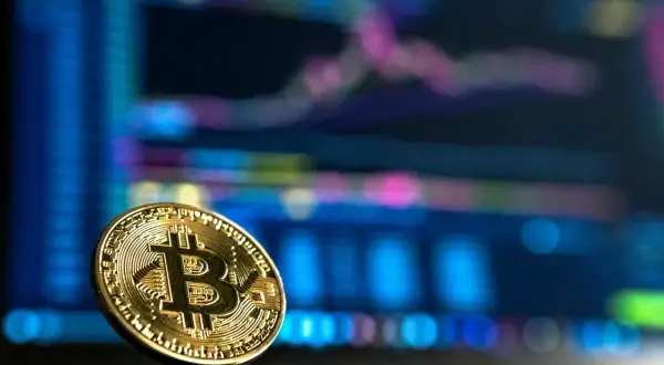 Sport i Kryptowaluty: Dlaczego Kluby Piłkarskie Emitują Własne Tokeny Fanowskie?