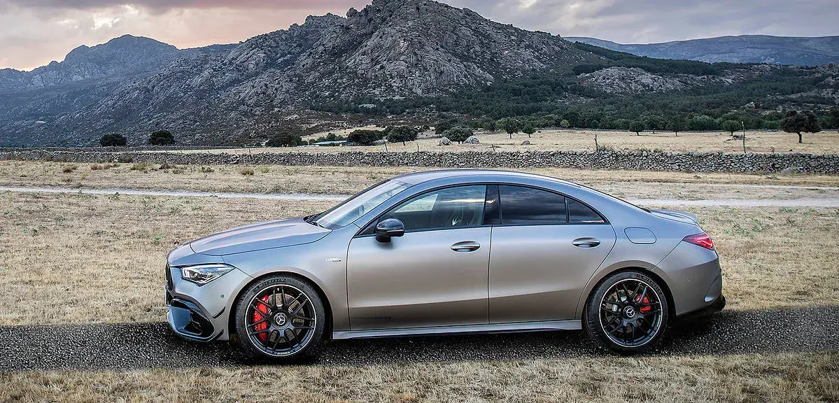 Mercedes CLA 35 AMG - moc, osiągi i unikalne cechy, które zaskakują