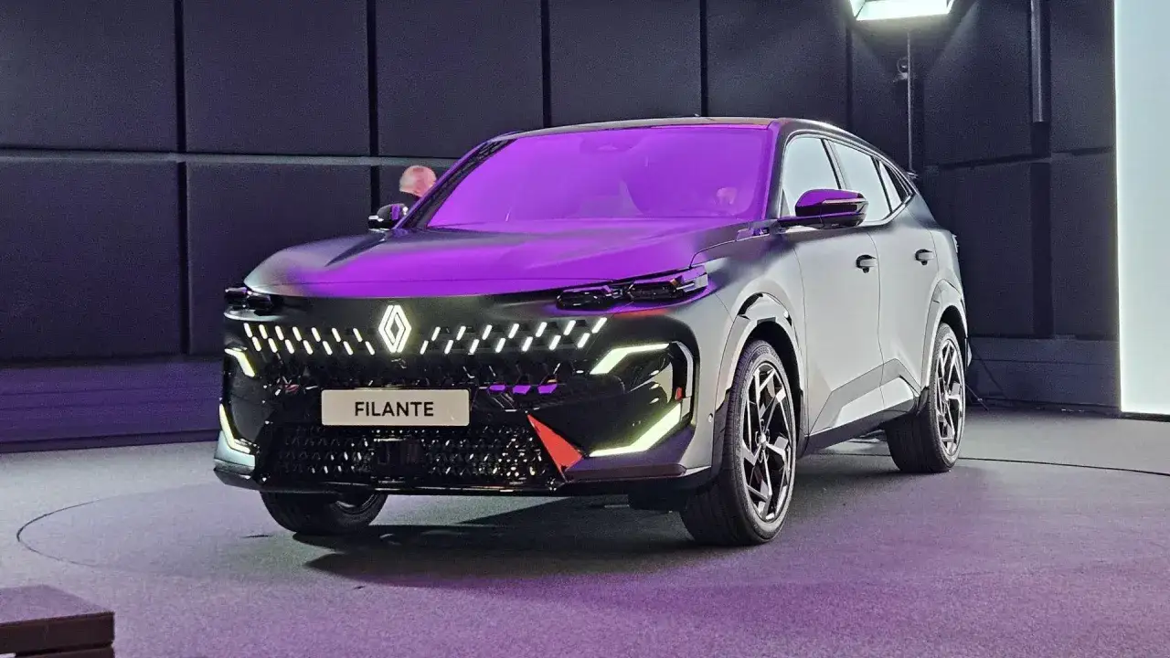 Nowy koncept Renault Filante, jeden z przyszłych modeli marki, prezentuje futurystyczny design z ostrymi liniami i efektownym oświetleniem.