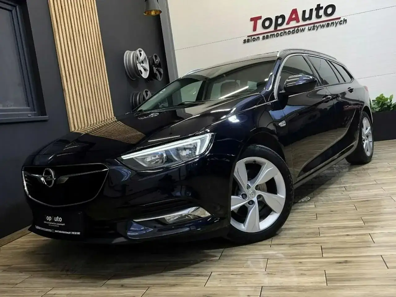 Czarny Opel Insignia 2.0 CDTI 170 KM, idealny do rodzinnych podróży. Sprawdź opinie na forum!