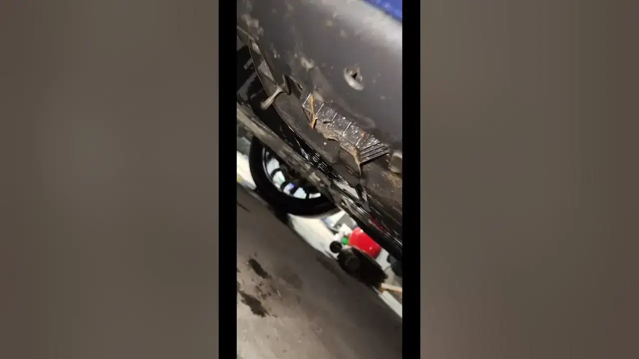 Zdjęcie Gdzie schowano lewarek w Toyocie Yaris? Łatwy dostęp krok po kroku
