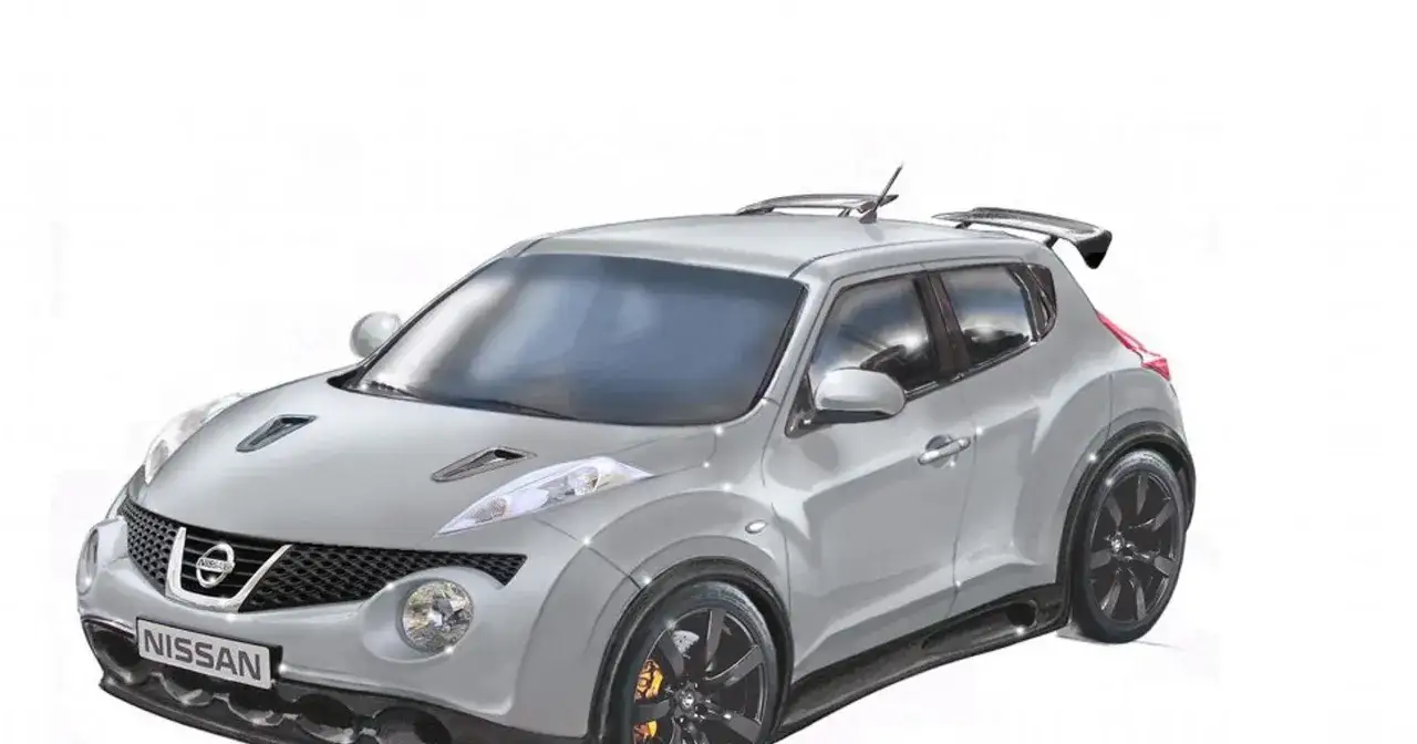 Srebrny Nissan Juke R z czarnymi felgami i spojlerem, gotowy do wyścigu.