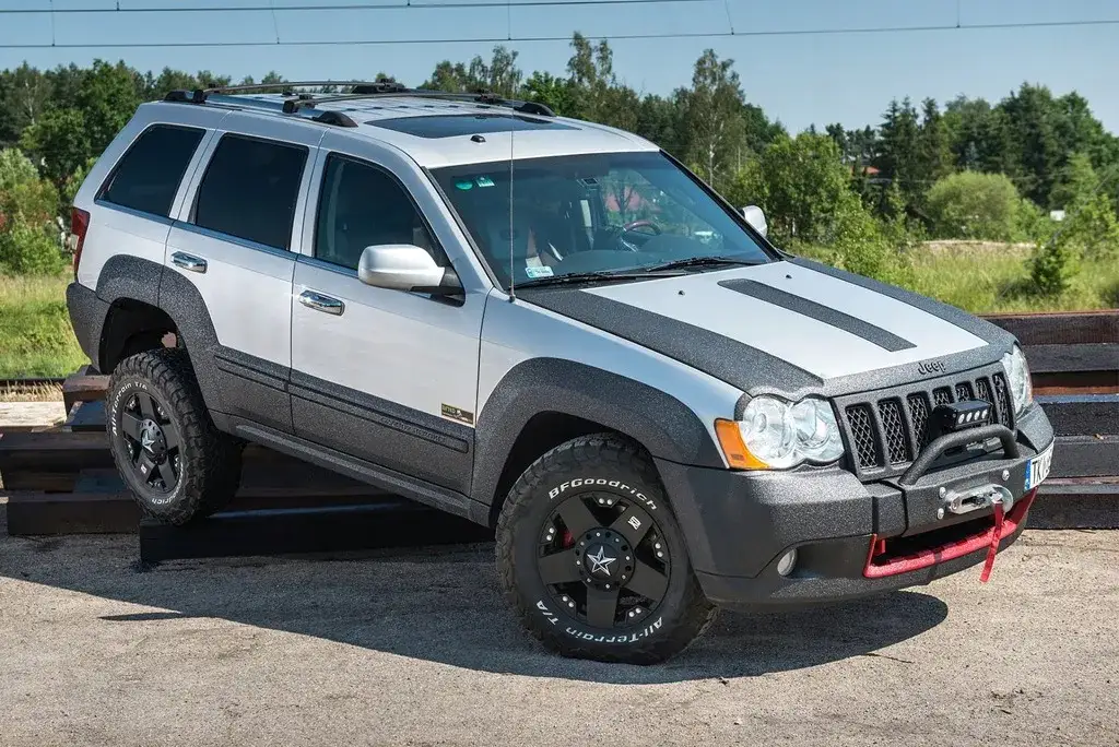 Zdjęcie Jakie opony wybrać do Jeep WK z liftem 2 cale dla lepszej przyczepności