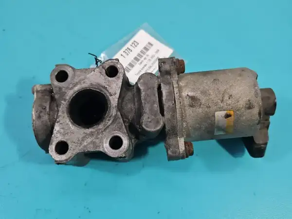 Zawór EGR Toyota Avensis 2.0 D4D. Objawy awarii mogą być różne, ale ten element jest kluczowy dla prawidłowej pracy silnika.