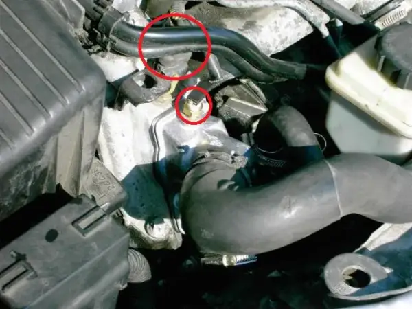 Lokalizacja czujnika temperatury silnika Opel Zafira - poradnik
